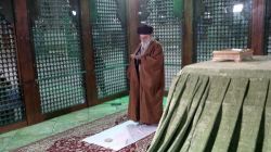 حضور رهبر انقلاب اسلامی در مرقد بنیانگذار جمهوری اسلامی ایران