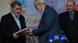 گزارش تصویری از مراسم رونمایی از کتاب «تاریخ شفاهی دفاع مقدس به روایت سردار محمد نبی رودکی فرمانده لشکر 19 فجر در دوران دفاع مقدس»
