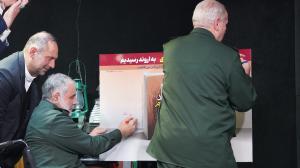 گزارش تصویری از مراسم رونمایی کتاب دوجلدی «به اروند رسیدیم» خاطرات جانباز کریم نصر اصفهانی فرمانده تیپ قمر بنی‌هاشم (ع)