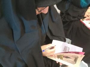 جشن امضای کتاب سرو گلستان من با حضور نویسنده و راوی کتاب + عکس