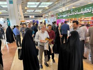 جشن امضای کتاب سرو گلستان من با حضور نویسنده و راوی کتاب + عکس