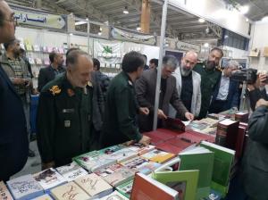 گزارش تصویری از غرفه مرکز اسناد و تحقیقات دفاع مقدس در سیزدهمین نمایشگاه ملی کتاب دفاع مقدس و مقاومت