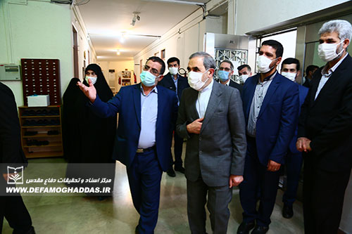بازدید دکتر ولایتی از مخزن مرکز اسناد و تحقیقات دفاع مقدس 