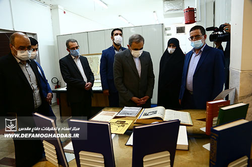 بازدید دکتر ولایتی از مخزن مرکز اسناد و تحقیقات دفاع مقدس 